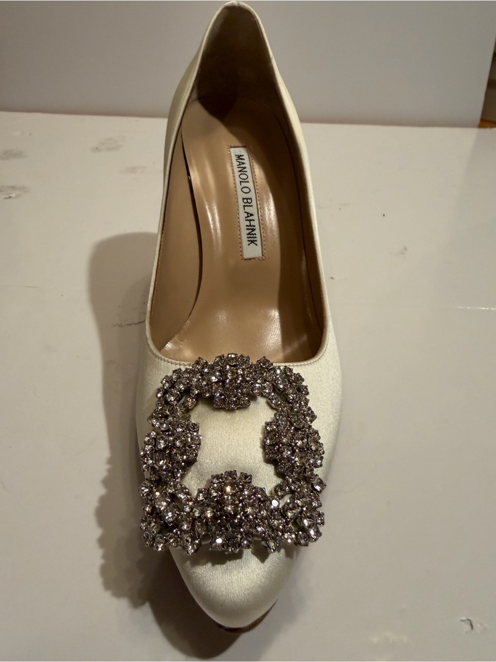 ✨Authentic✨ Manolo Blahnik Ivory Satin Crystal-Embellished Pump